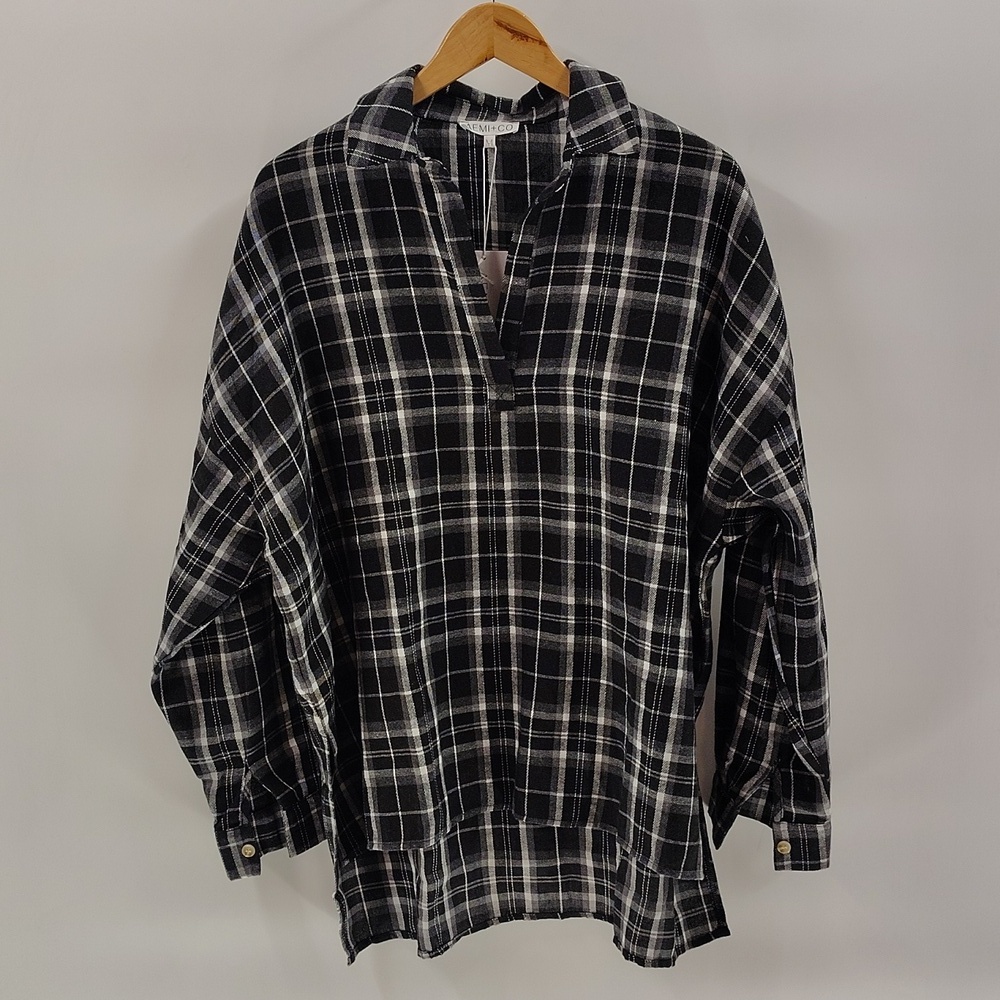 Aemi + Co Plaid Pullover Size Medium Oversized Black White V Neck NWT